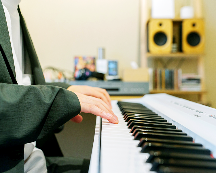 ピアノ弾くイメージ